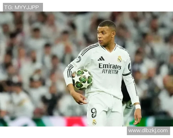 22号足球明星皇马的传奇之路与辉煌成就解析 22号足球明星皇马的传奇之路与辉煌成就解析