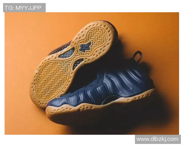 探索足球明星同款鞋子背后的故事与选择技巧，助你成为场上焦点