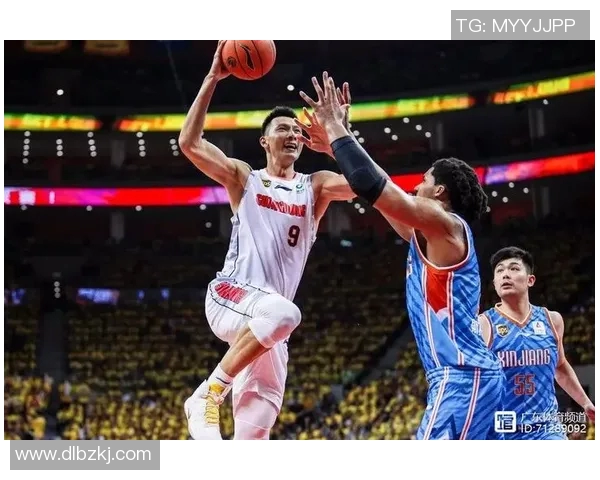 深圳足球队快攻战术解析与实战应用全景揭秘